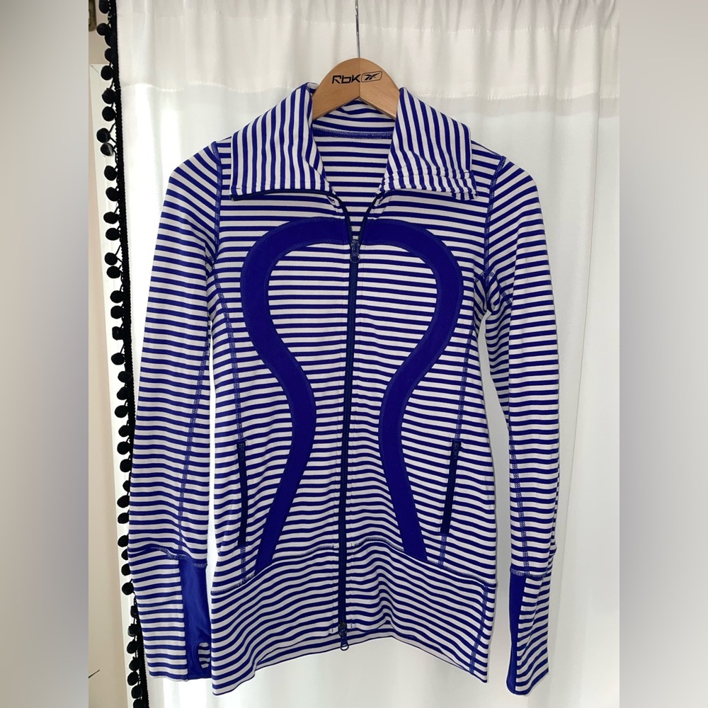 Rare Lululemon in stride jacket blue white stripe women’s 4 luon full zip jacket